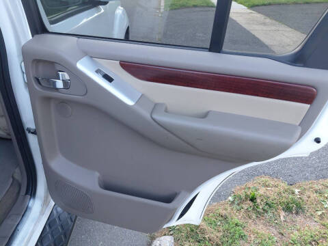 2012 Nissan Pathfinder LE