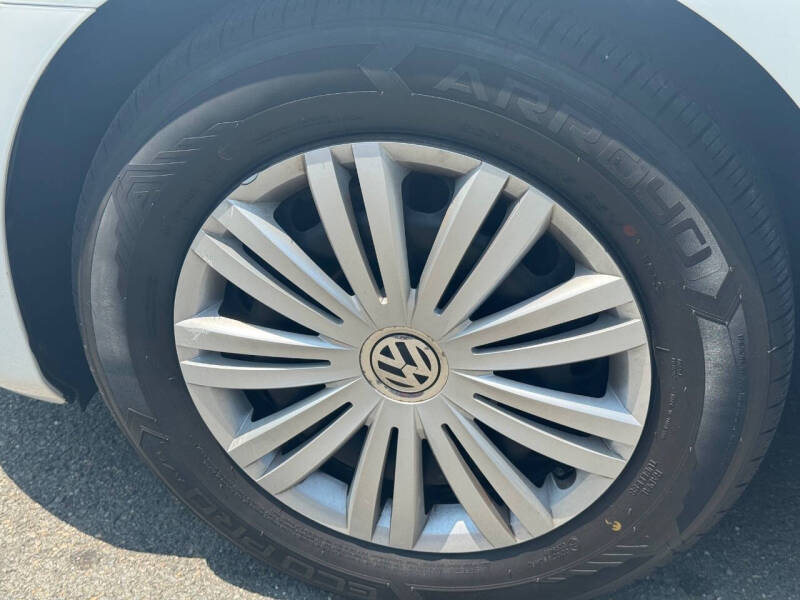 2014 Volkswagen Passat 1.8T S PZEV