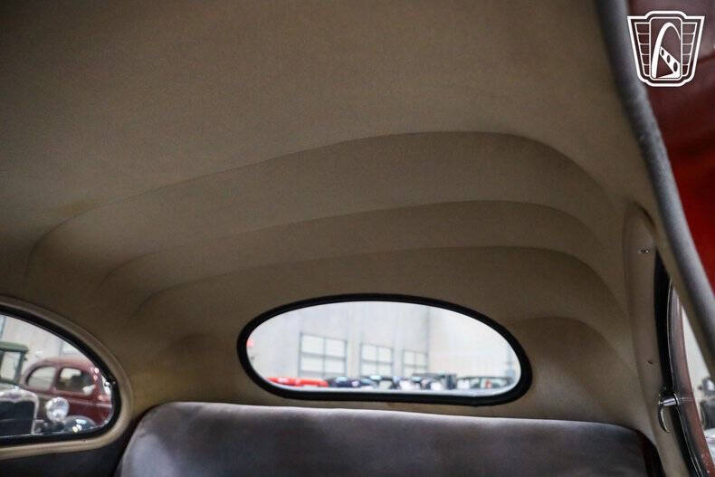 1947 Ford Deluxe