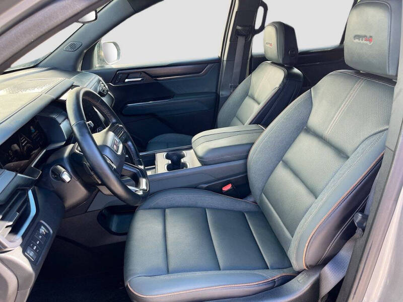 2025 GMC Acadia AT4