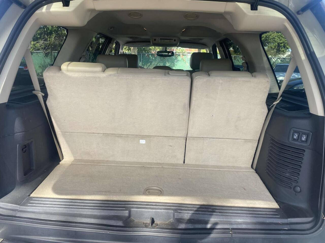 2005 Lincoln Navigator  - $8,750