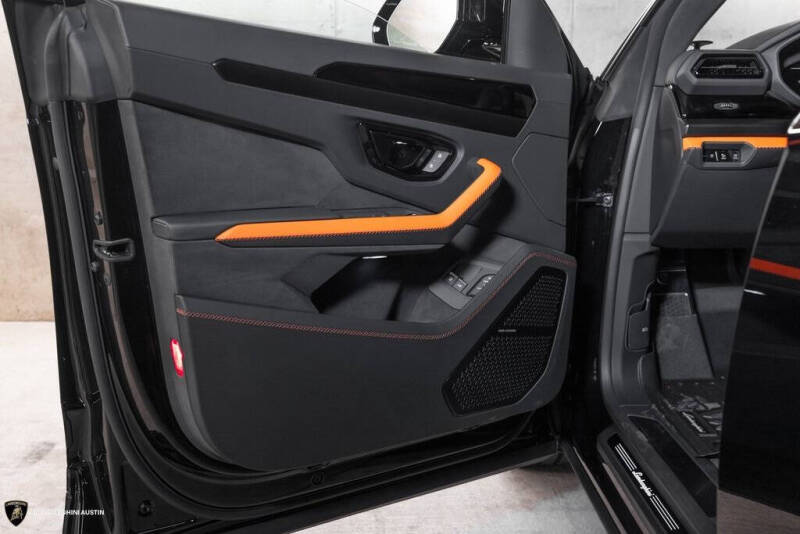 2025 Lamborghini Urus SE