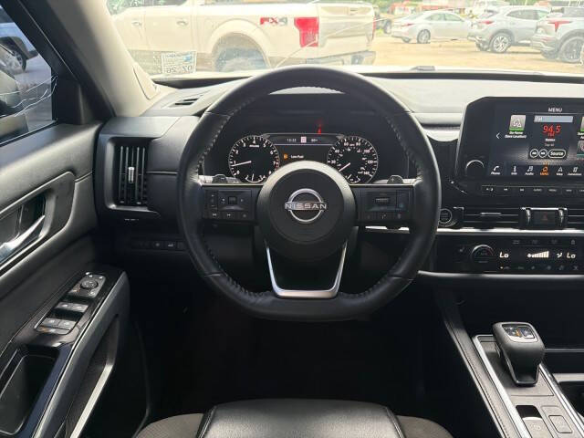2024 Nissan Pathfinder SL