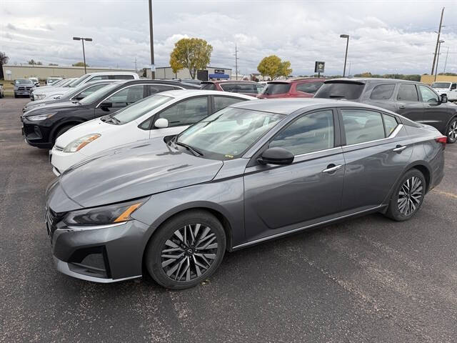 2024 Nissan Altima SV's photo