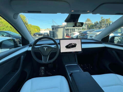 2024 Tesla Model Y Long Range
