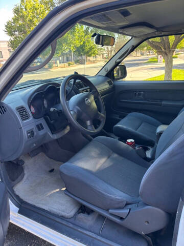 2004 Nissan Frontier Standard