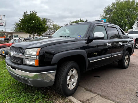 2004 Chevrolet Avalanche for sale at World Wide Automotive in Sioux Falls SD