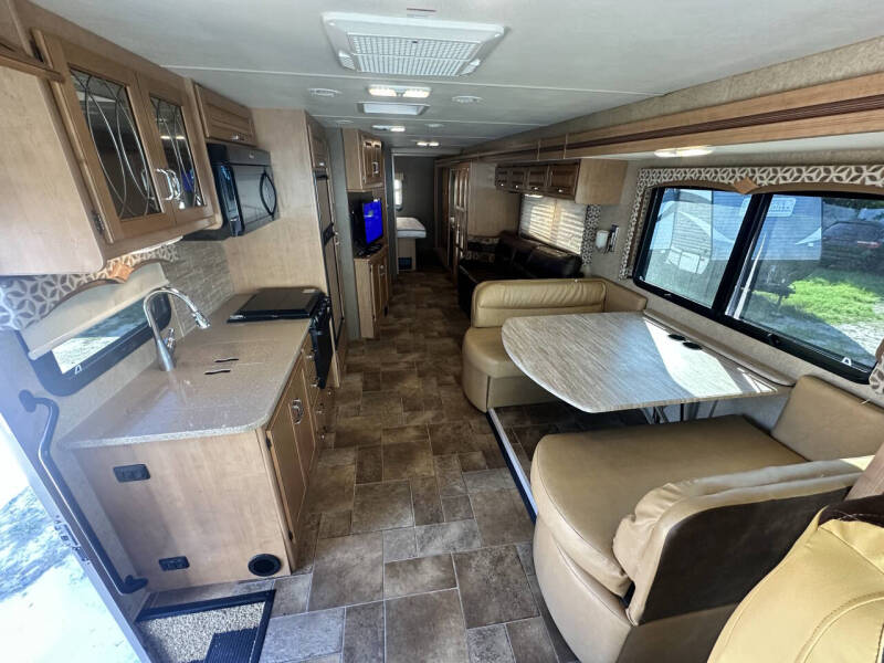 2015 Thor Motor Coach Hurricane