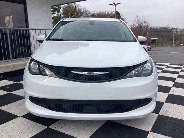 2022 Chrysler Voyager LX