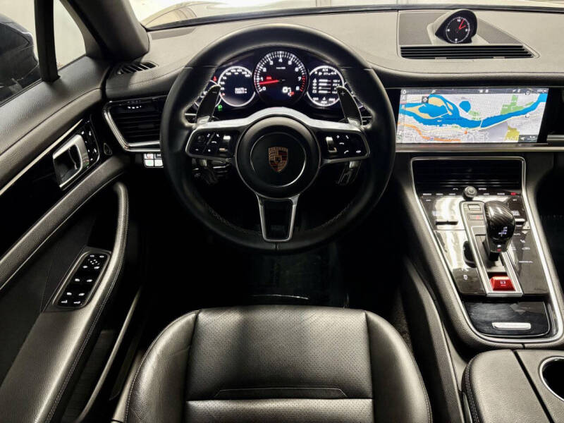 2018 Porsche Panamera 4