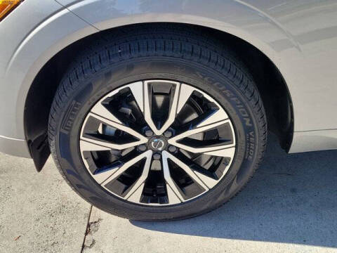 2024 Volvo XC60 B5 Core Dark Theme
