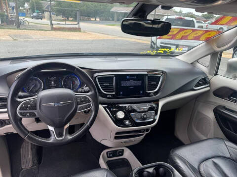 2017 Chrysler Pacifica Touring-L