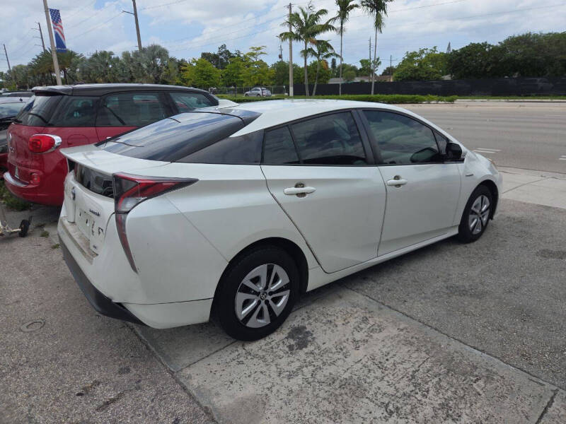 2017 Toyota Prius Three