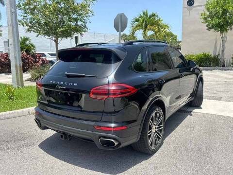 2017 Porsche Cayenne Platinum Edition