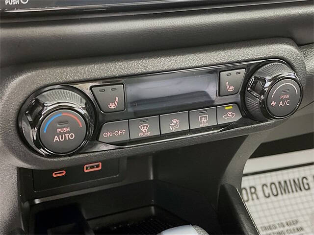 2022 Nissan Kicks SR