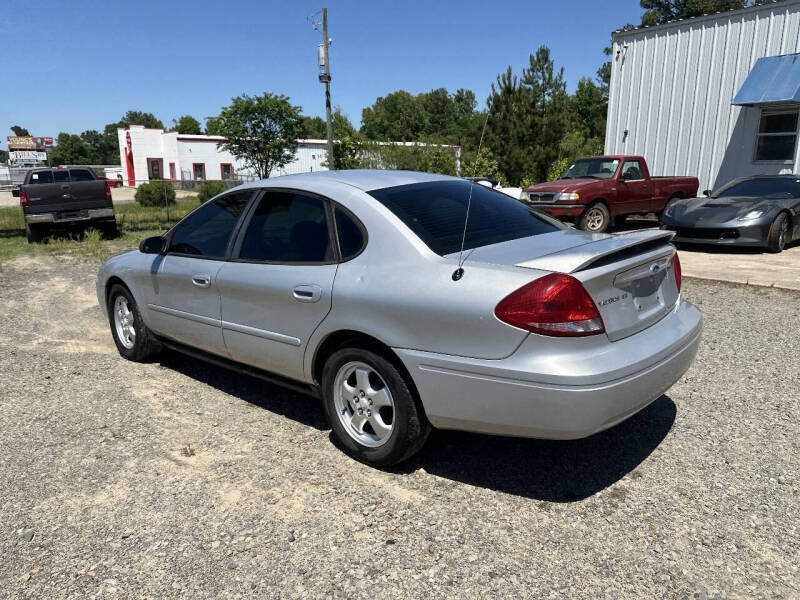 2004 Ford Taurus SE