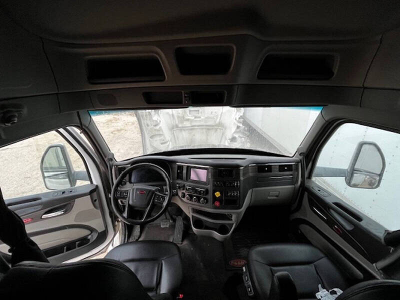 2023 Peterbilt 579
