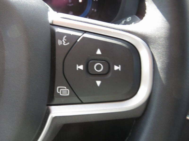 2022 Volvo XC60 B5 Momentum