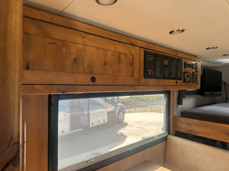 2017 Earth Roamer LTS 189