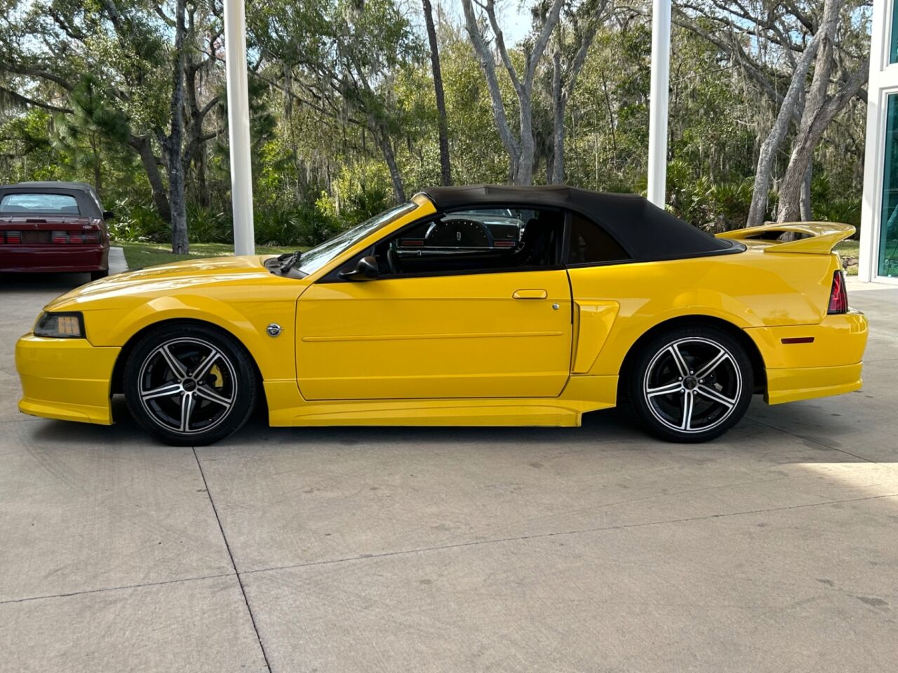 2004 Ford Mustang 12