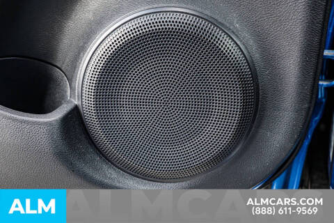 2022 Nissan Kicks SR