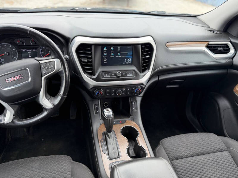 2017 GMC Acadia SLE-2