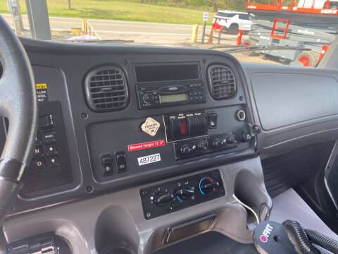 2008 Freightliner M2 106