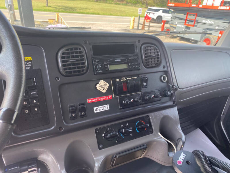 2008 Freightliner M2 106