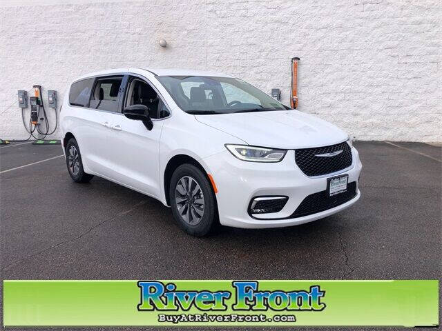 2024 Chrysler Pacifica Plug-In Hybrid for sale in North Aurora, IL