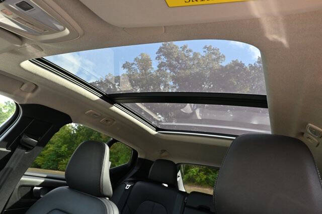 2025 Volvo XC40 B5 Plus Dark Theme