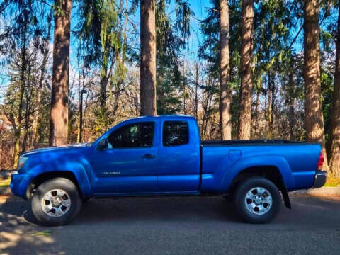 2005 Toyota Tacoma for sale at CLEAR CHOICE AUTOMOTIVE in Milwaukie OR