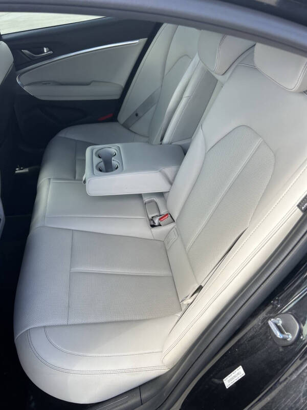 2025 Genesis G70