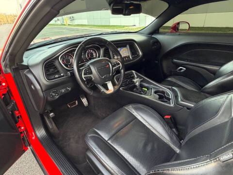 2016 Dodge Challenger SXT Plus