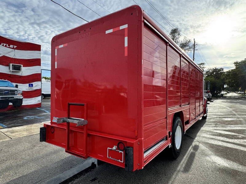 2017 Freightliner M2 106