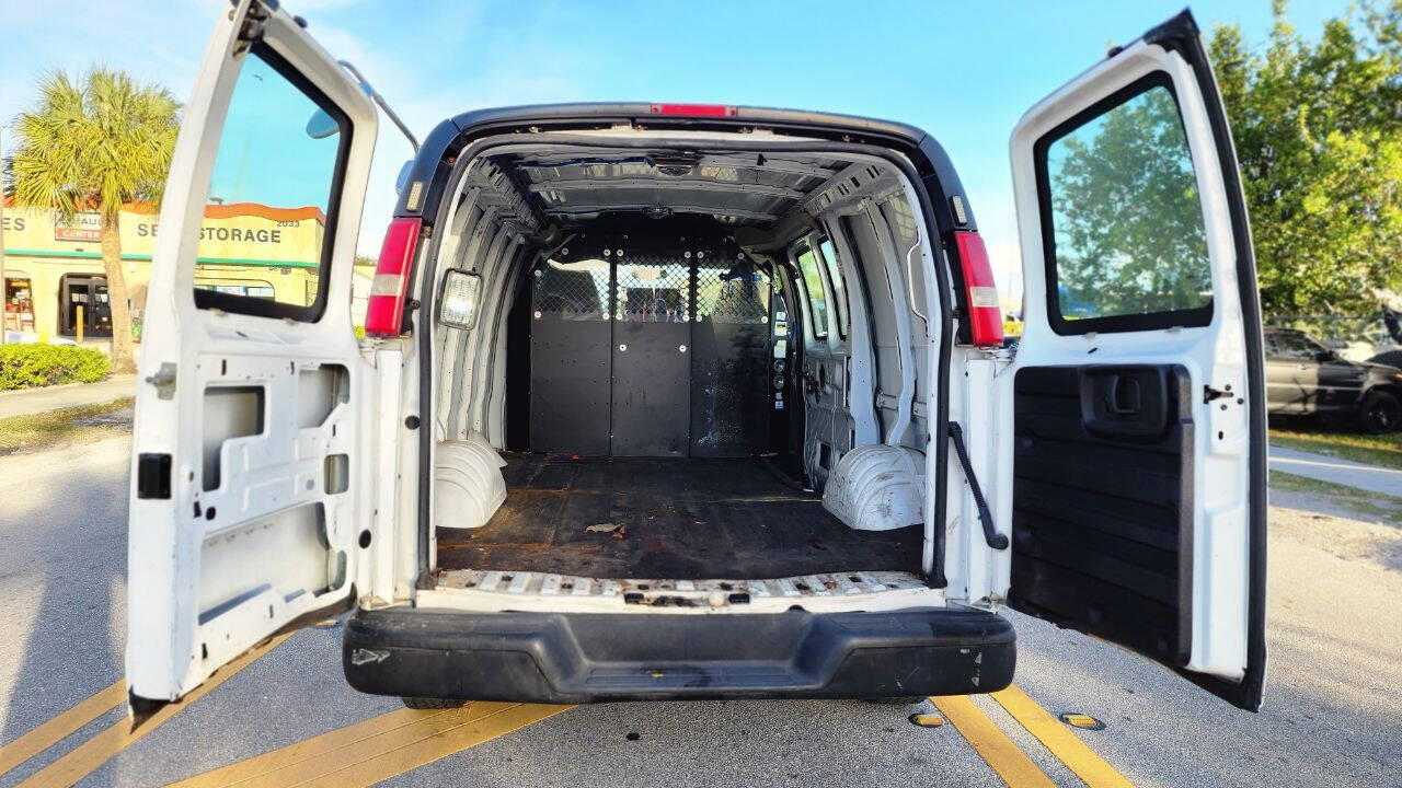 2011 CHEVROLET Express Van - $10,990