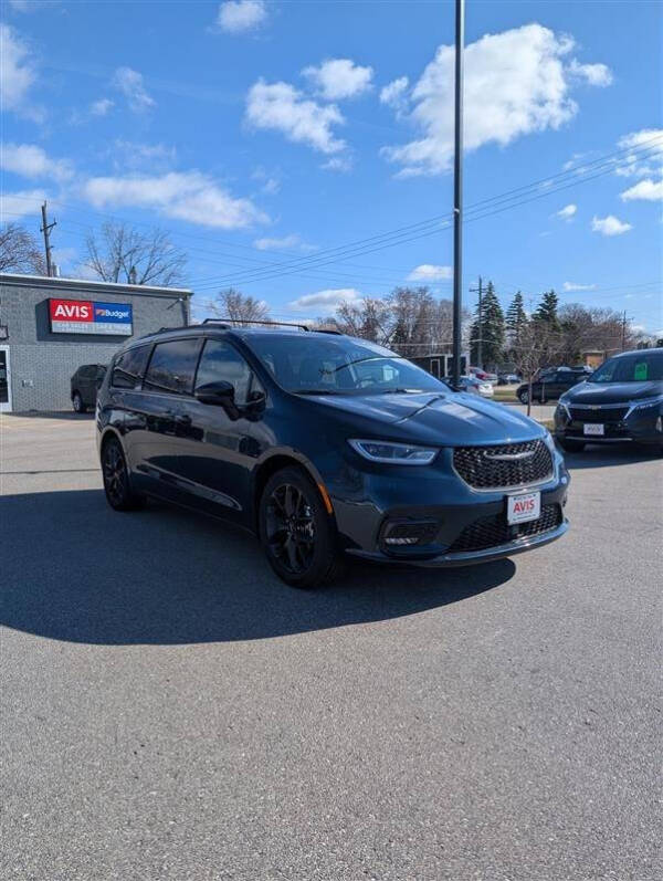 2023 Chrysler Pacifica Touring L