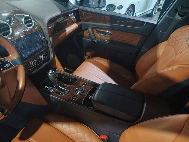 2017 Bentley Bentayga 17