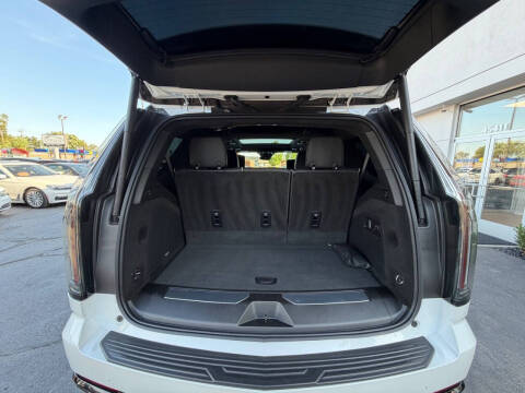 2025 Cadillac Escalade-V