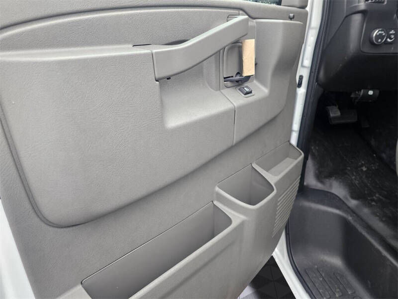 2025 Chevrolet Express 2500