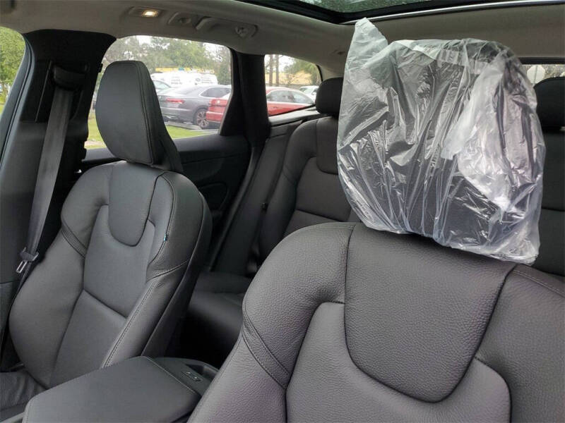 2025 Volvo XC60 B5 Plus Dark Theme