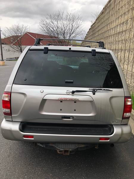 2003 Nissan Pathfinder LE