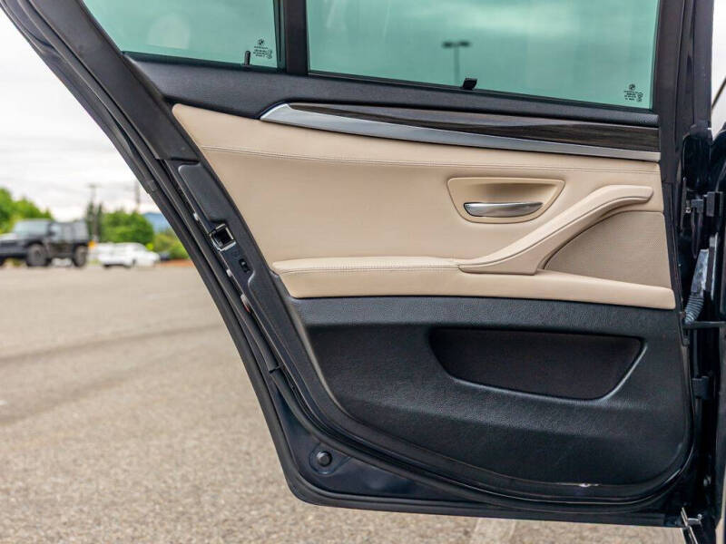 2011 BMW 5 Series 550i