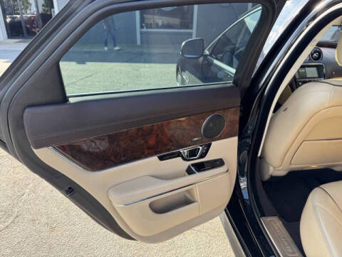 2016 Jaguar XJ R-Sport