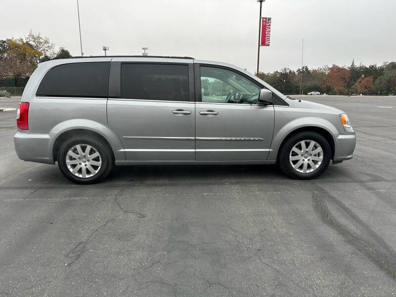 2016 Chrysler Town and Country Touring