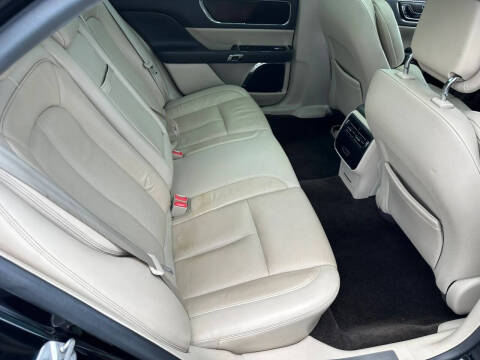 2017 Lincoln Continental Select