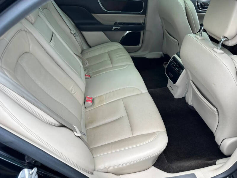 2017 Lincoln Continental Select