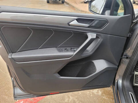 2023 Volkswagen Tiguan SE R-Line Black