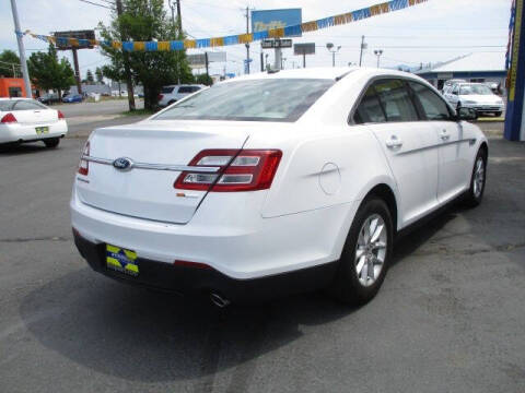 2014 Ford Taurus SE
