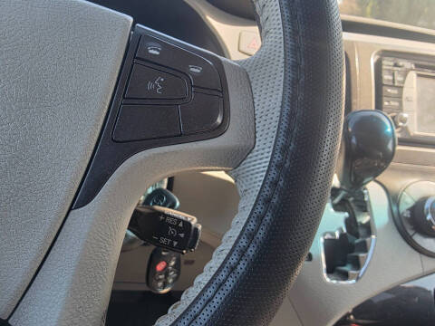 2013 Toyota Sienna SE 8-Passenger