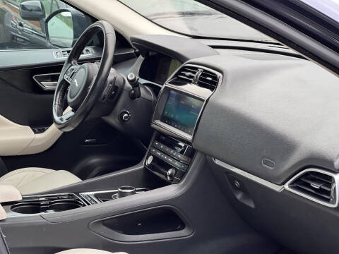 2017 Jaguar F-PACE 35t Prestige